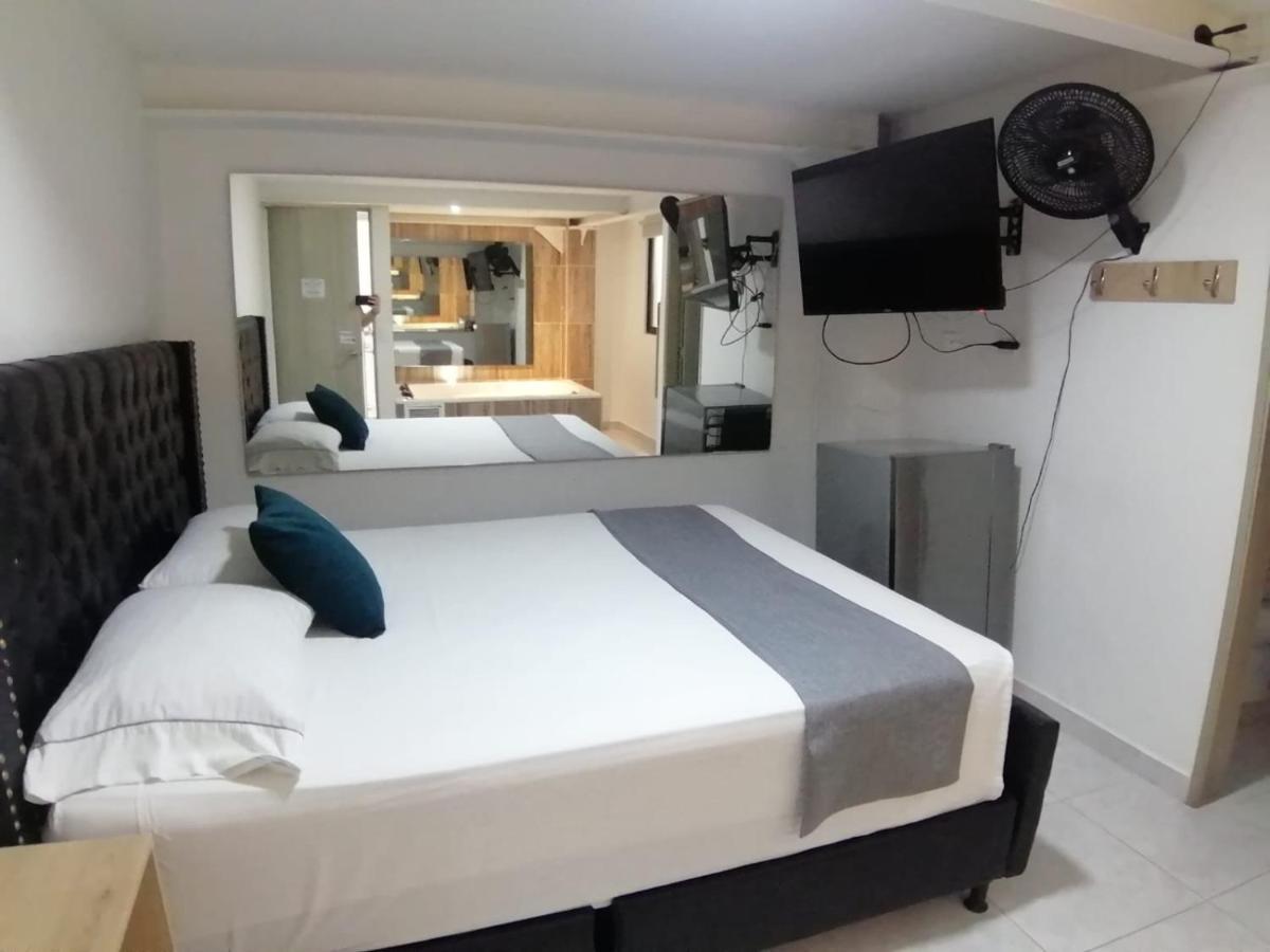 Hotel Urbano 70 Medellin Exterior photo