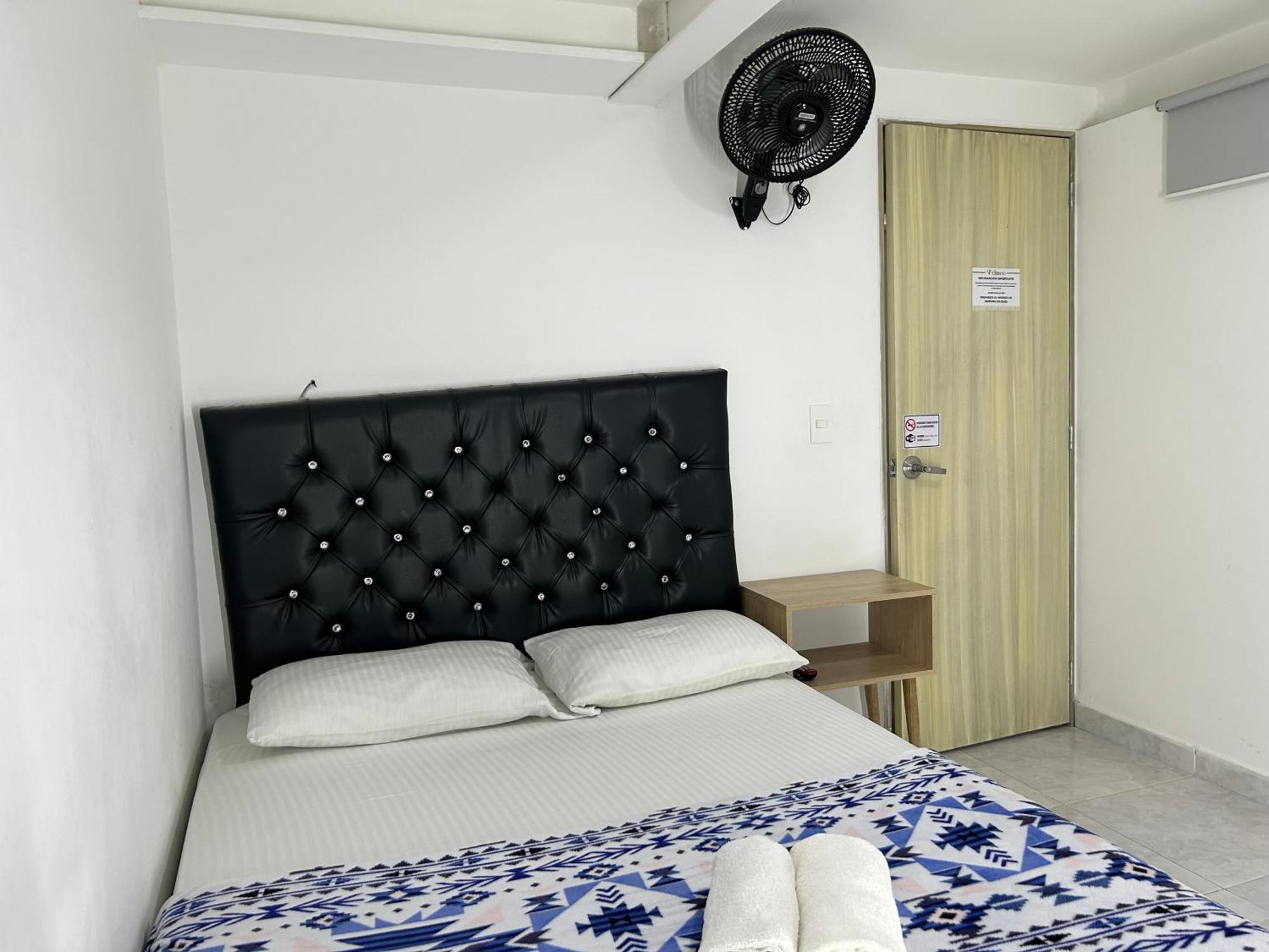Hotel Urbano 70 Medellin Exterior photo