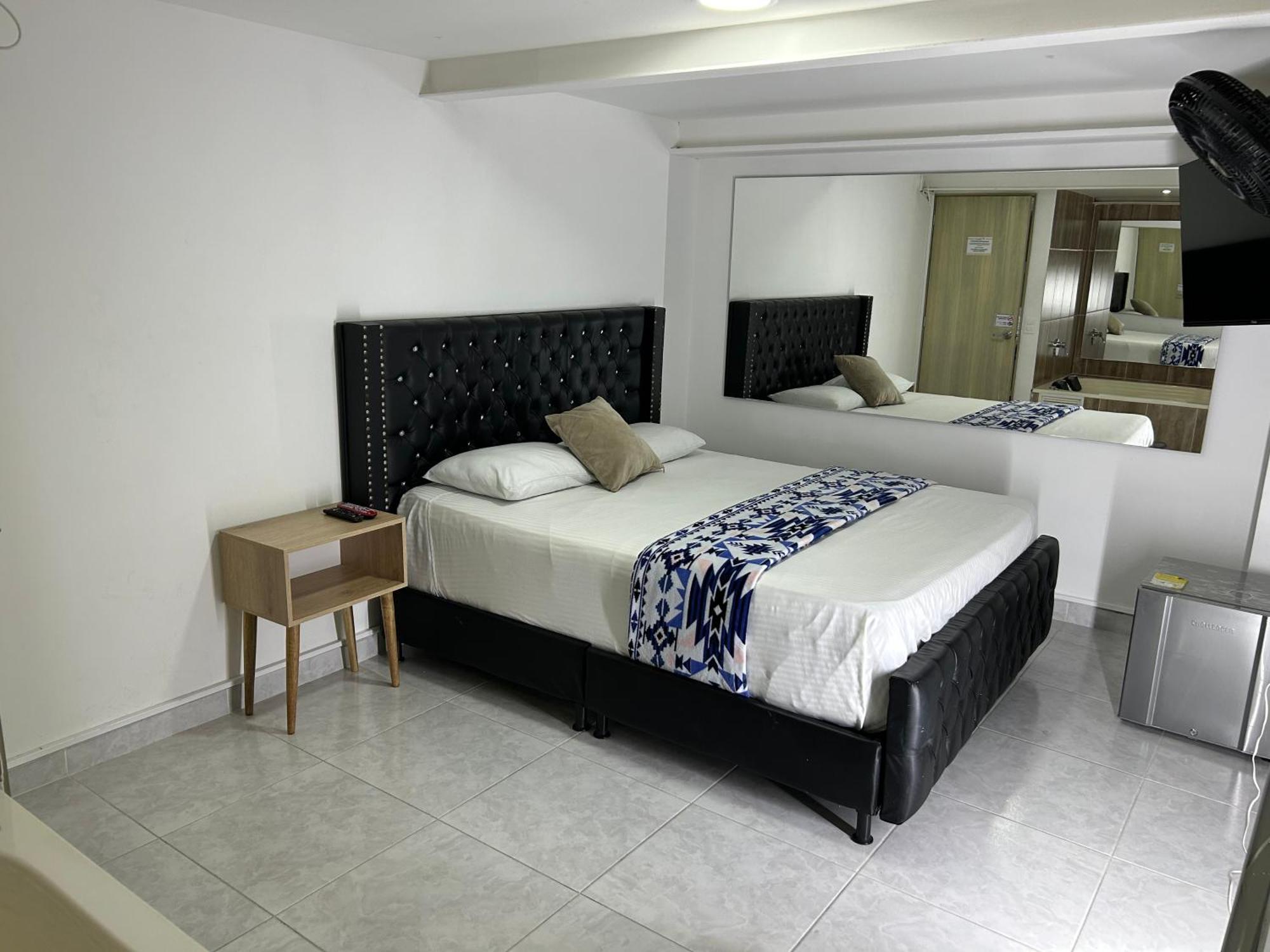 Hotel Urbano 70 Medellin Exterior photo