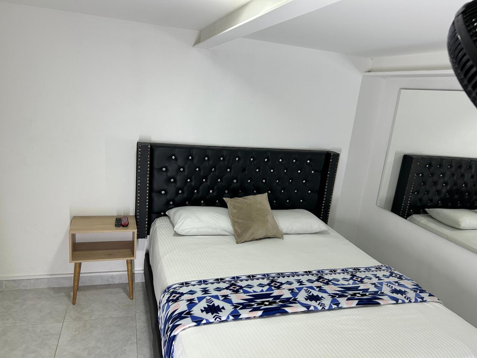 Hotel Urbano 70 Medellin Exterior photo